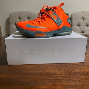 Nike Zoom LeBron Soldier VI basketball shoes size 10 like New